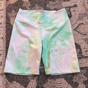 Nike Tie Dye Biker Shorts Women’s Size Medium NWT